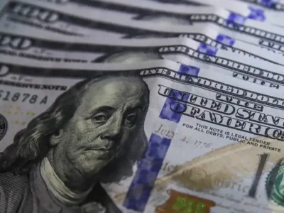 Dólar cai a R$ 5,16 após dados de emprego no Brasil e EUA