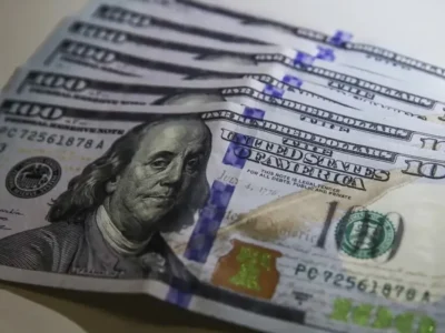 Dólar fecha a R$ 5,17 com tensão no Oriente Médio