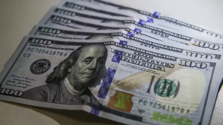 Dólar fecha a R$ 5,17 com tensão no Oriente Médio