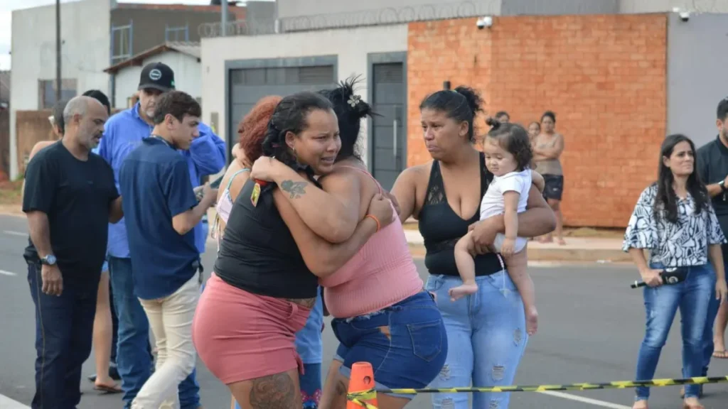 Tio de adolescente morto em atropelamento cobra segurança em avenida