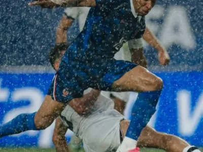 Mbappé brilha, França vence Iraque e garante vaga nas oitavas