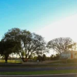 Capital tem domingo de sol com 33°C e alerta de frente fria