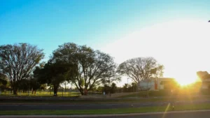 Capital tem domingo de sol com 33°C e alerta de frente fria