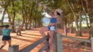Tanikyta: look de onça e berrante são sensação em corrida
