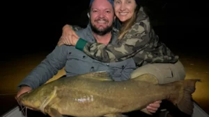 Casal de pescadores registra jaú de 25 kg no Pantanal