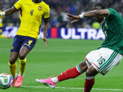 México vence Equador e avança às oitavas da Copa