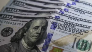 Dólar interrompe queda e fecha a R$ 5,20 com sanções dos EUA