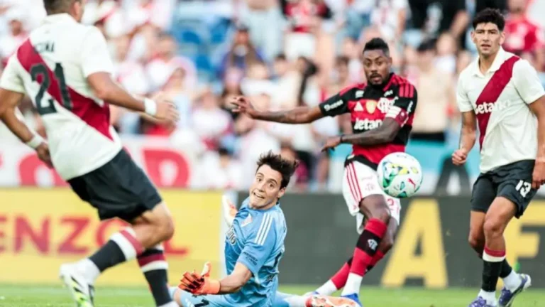 Flamengo empata com River Plate em amistoso intenso em Portugal