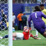 Haaland marca de cabeça e Brasil fica perto da eliminação