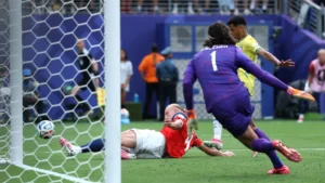 Haaland marca de cabeça e Brasil fica perto da eliminação