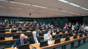 Câmara aprova fim de punição que aposentou magistrados em MS