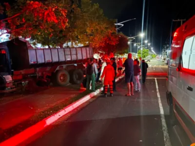 Caminhão sem freio atinge 3 carros e fere duas pessoas em Coxim