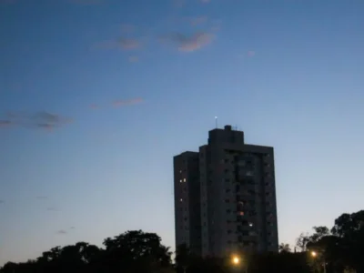 MS tem tempo seco e calor com máximas de até 34°C