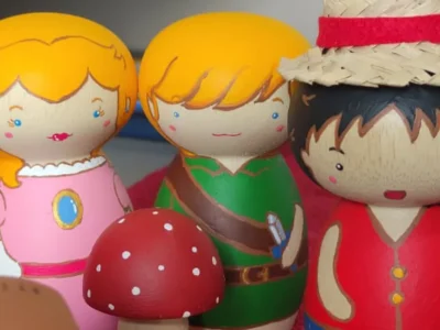 Kokeshis transformam casamentos e memórias em arte