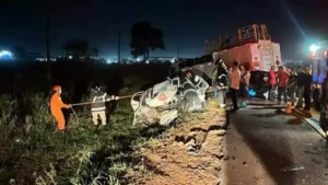 Jovem de 19 anos morre em batida frontal com caminhão na BR-262