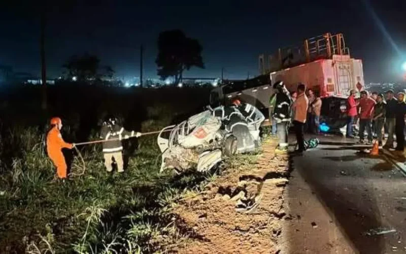 Jovem de 19 anos morre em batida frontal com caminhão na BR-262