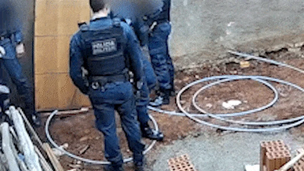 Vídeos contestam versão policial em caso de jovem baleado