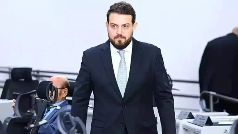 Justiça suspende ação contra Claudinho Serra por disputa de competência