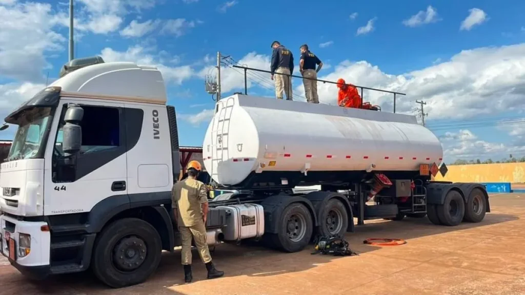 PRF não acha drogas em fundo falso de caminhão em Sidrolândia