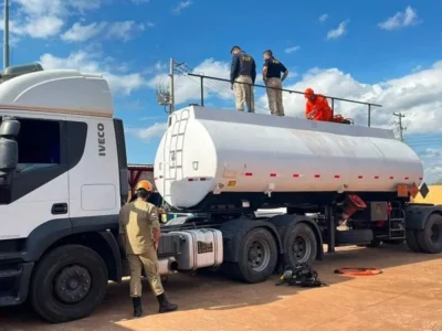 PRF não acha drogas em fundo falso de caminhão em Sidrolândia