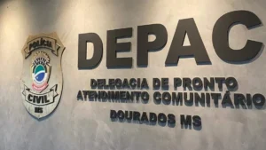 Jovem é baleado ao abrir a porta em Dourados