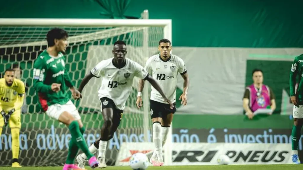 Atlético-MG vence Palmeiras fora de casa e segura líder