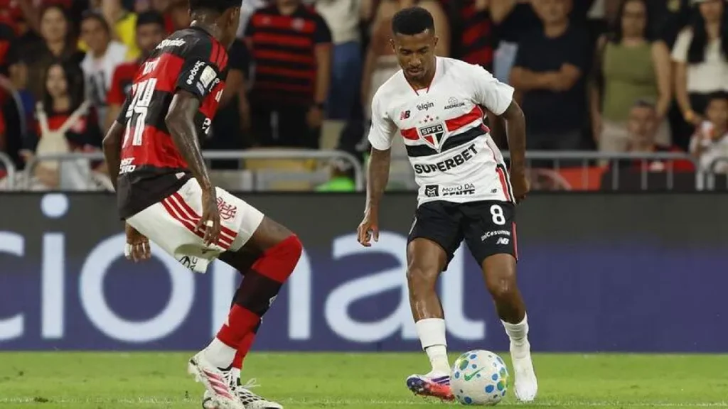 Flamengo empata com São Paulo e perde chance de alcançar líder
