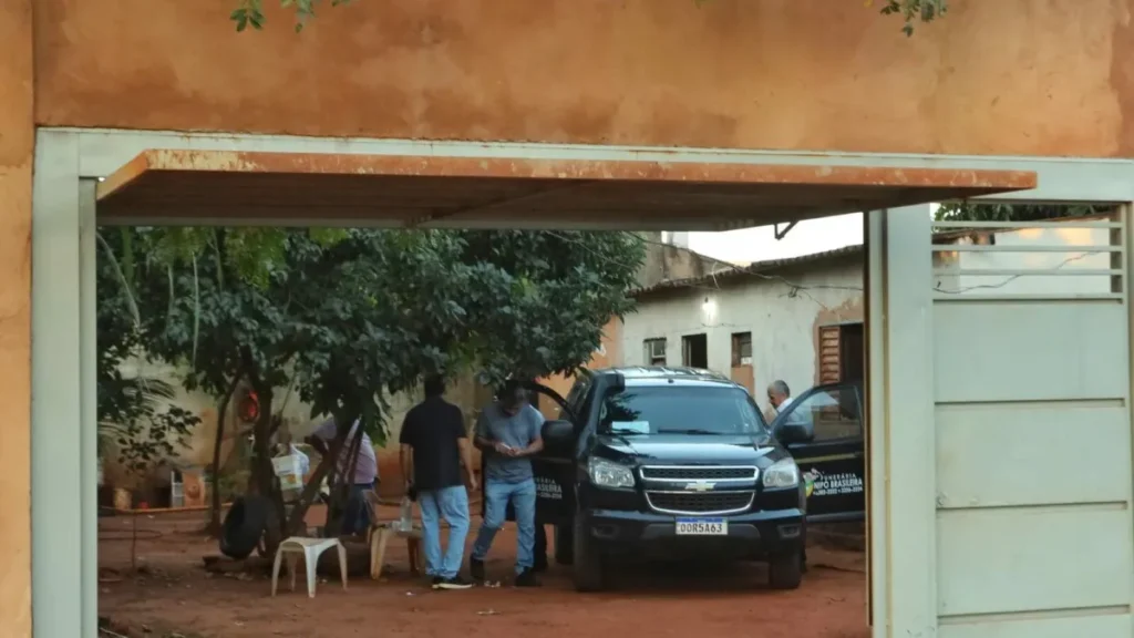 Homem morre em casa horas após receber alta após levar 4 tiros