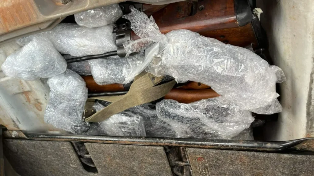 Policial paraguaio é preso com 20 fuzis para o Rio