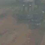 Motociclista é atropelado por motoniveladora em obra