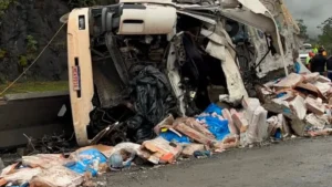 Acidente com carreta na BR-277 mata campo-grandense