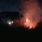 Incêndio em terreno baldio cobre bairro de fumaça em Campo Grande