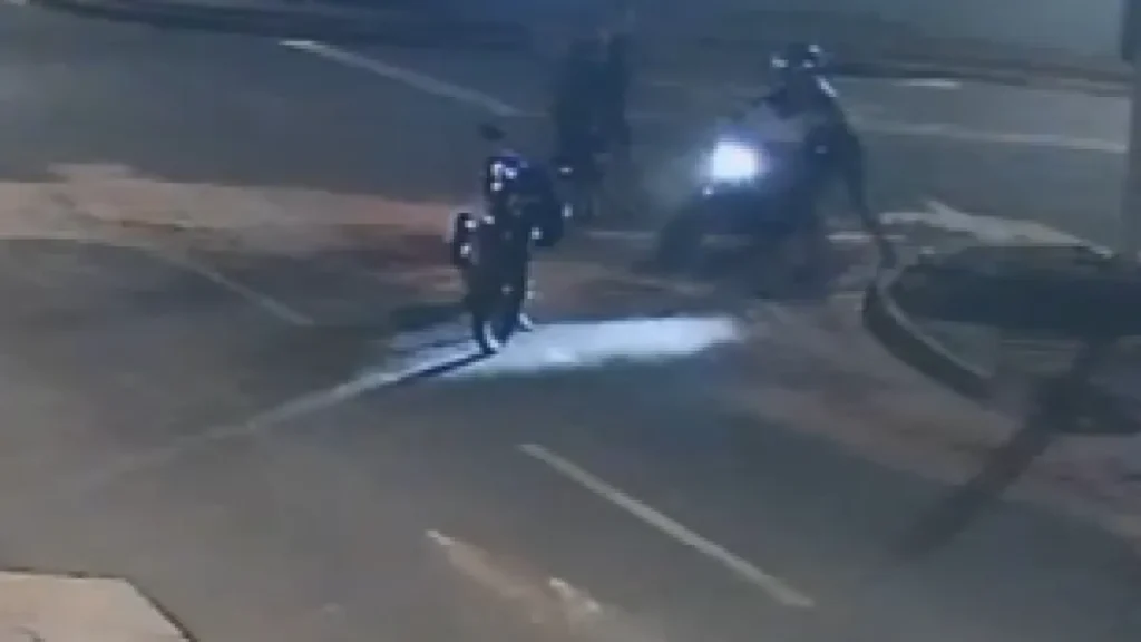 Jovem tem moto furtada por dupla após ser cercado nas Moreninhas