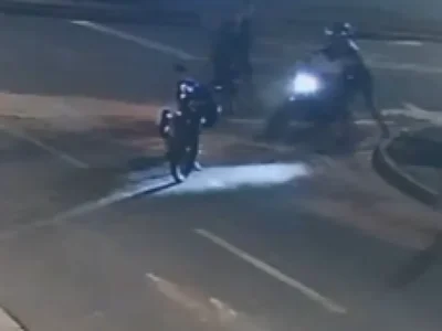 Jovem tem moto furtada por dupla após ser cercado nas Moreninhas
