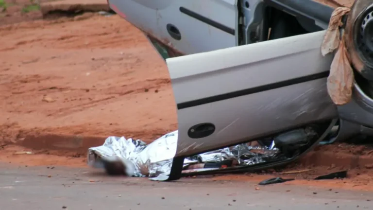 Motorista morre após capotar carro na Avenida Guaicurus em Campo Grande