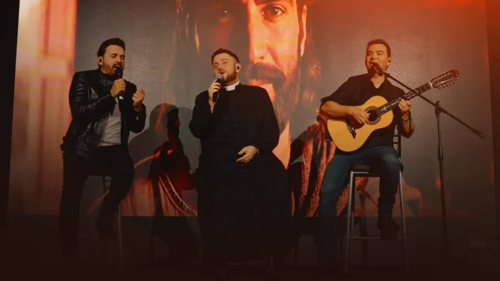 Padre Mario Sartori atrai fiéis à 24ª Festa da Abadia