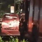 Caminhão tomba e interdita avenida após acidente em Campo Grande
