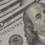 Dólar sobe a R$ 5,11 com crise no Estreito de Ormuz