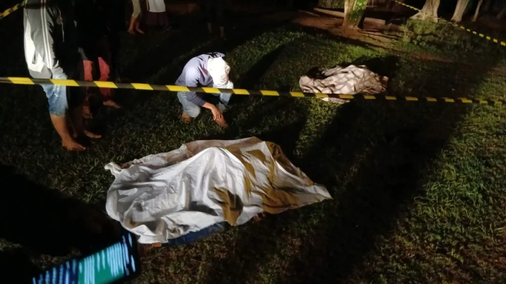 Dupla é morta a facadas na fronteira