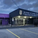 Jovem é morto a tiros ao abrir portão de casa em Costa Rica