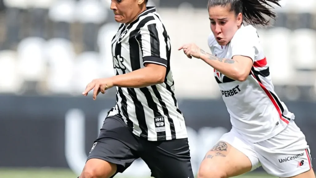 São Paulo goleia, assume liderança e decide 1º lugar com Corinthians